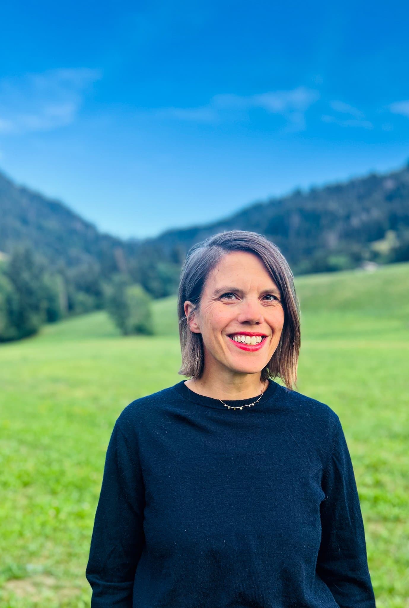 Julie Van Ossel, productrice de podcasts, en extérieur